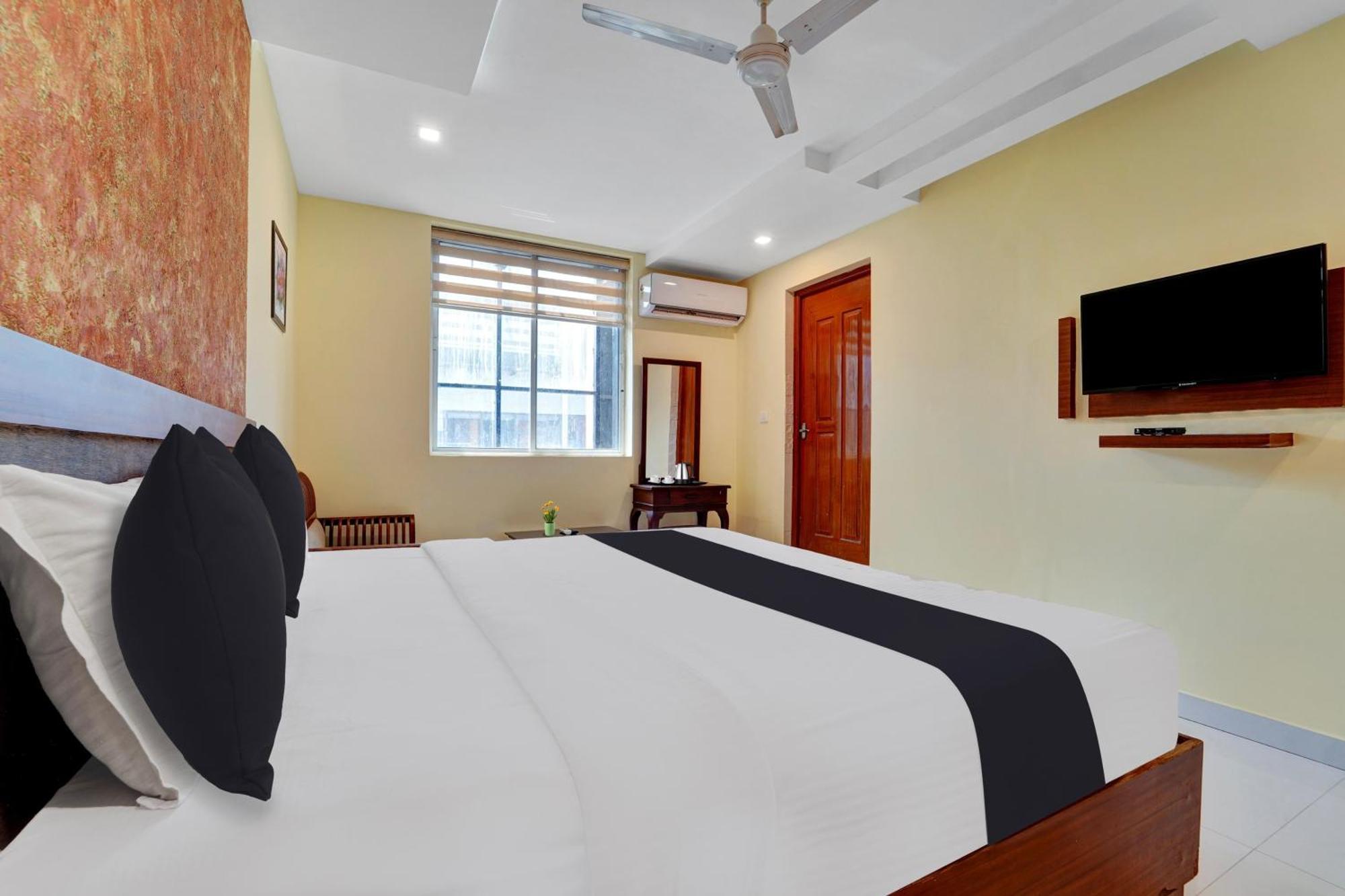 Hotel Super Townhouse Ernakulam North Kochi Zewnętrze zdjęcie