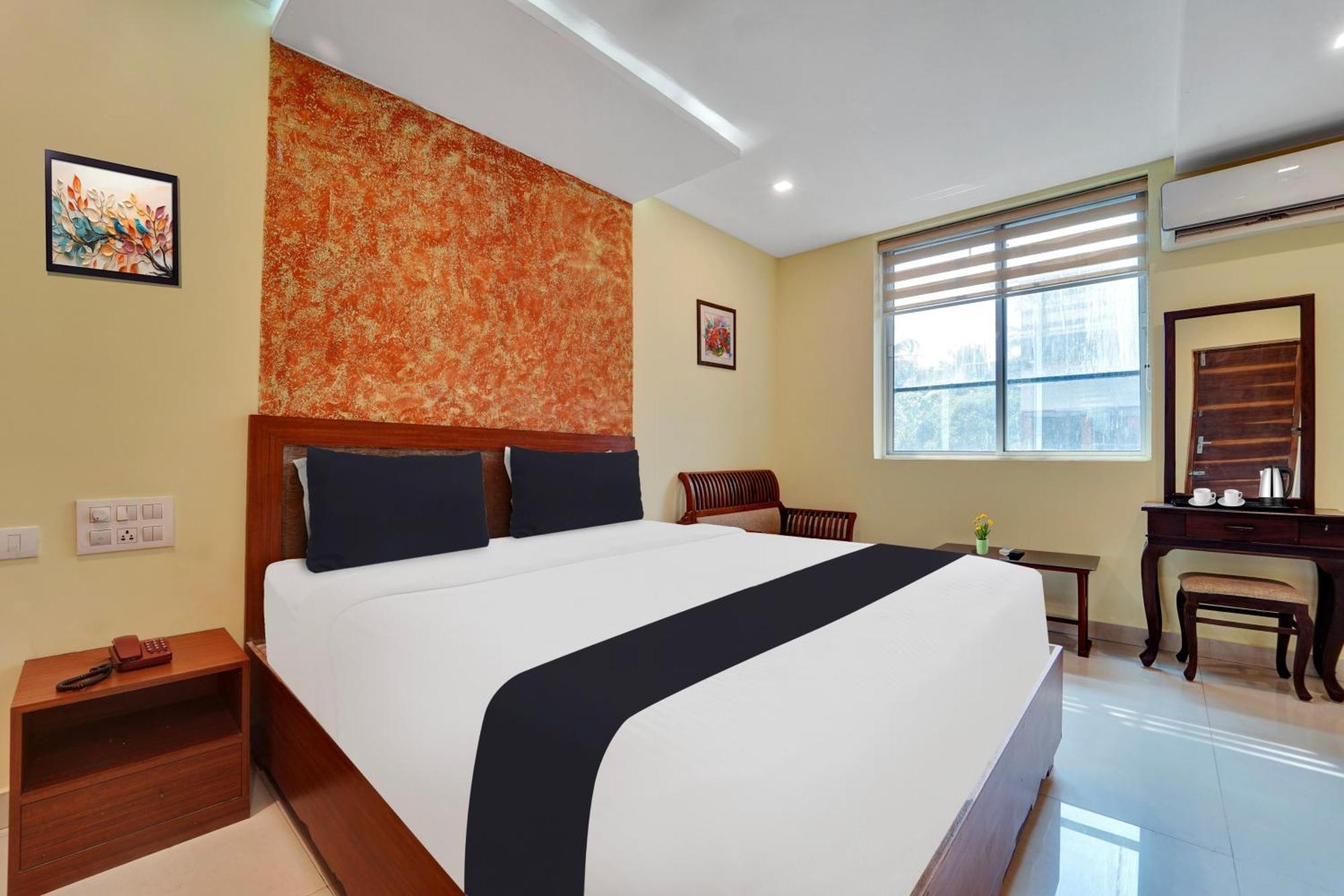 Hotel Super Townhouse Ernakulam North Kochi Zewnętrze zdjęcie