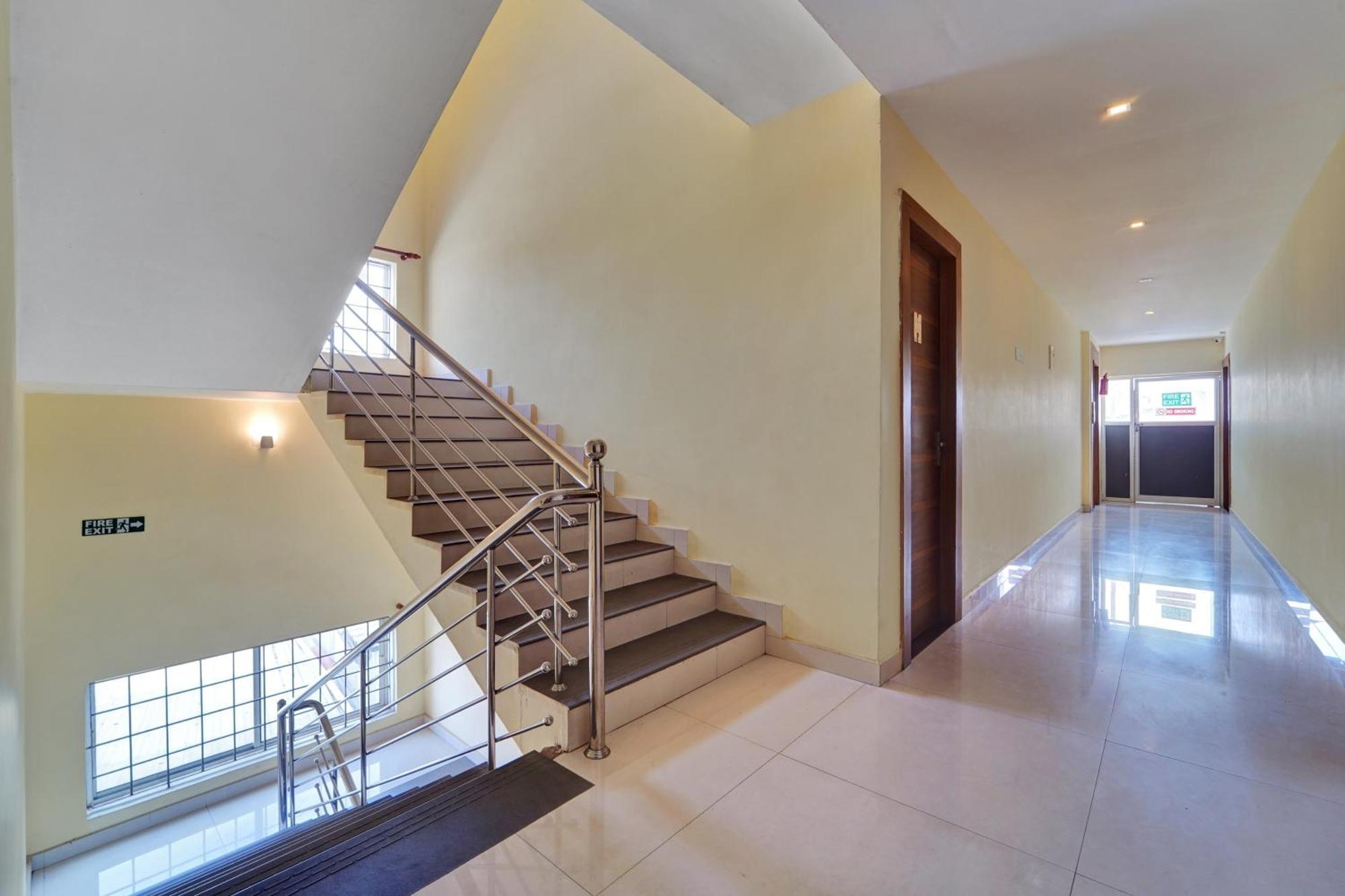 Hotel Super Townhouse Ernakulam North Kochi Zewnętrze zdjęcie