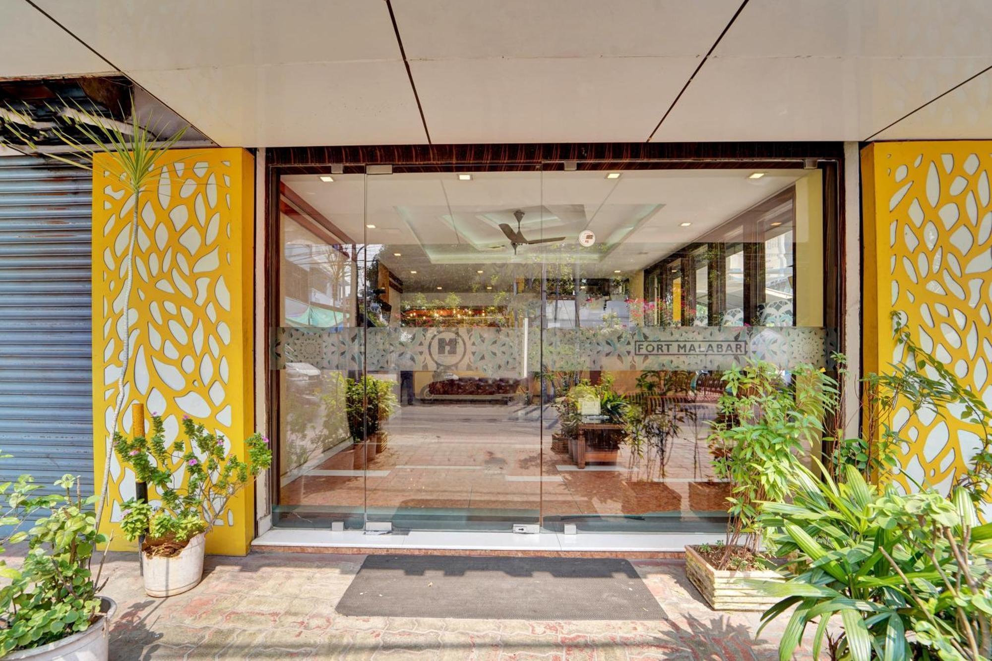 Hotel Super Townhouse Ernakulam North Kochi Zewnętrze zdjęcie