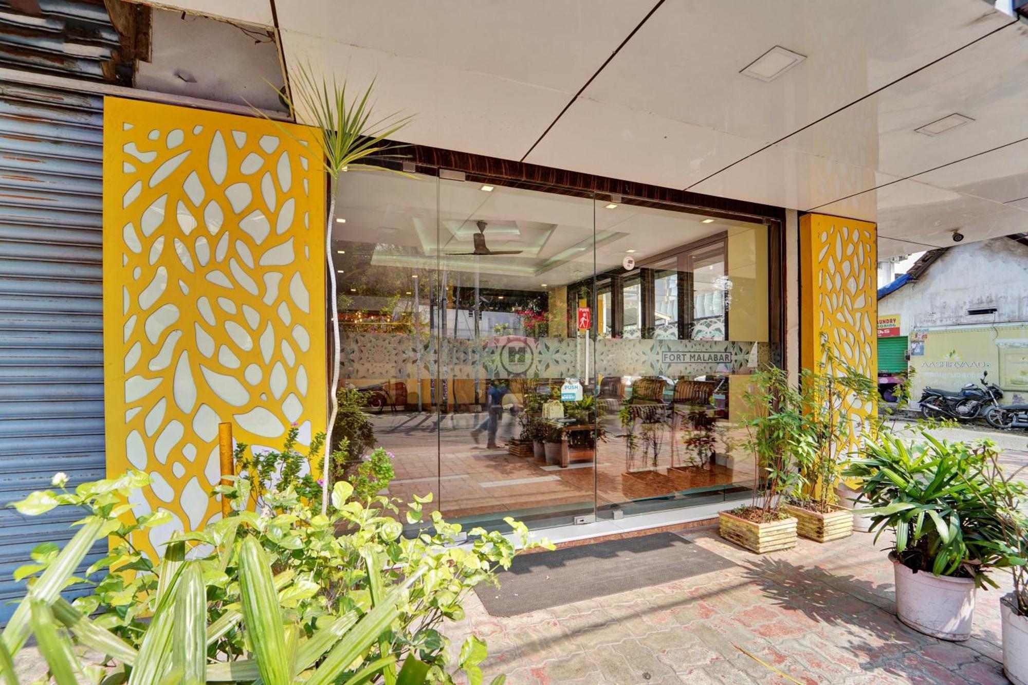 Hotel Super Townhouse Ernakulam North Kochi Zewnętrze zdjęcie