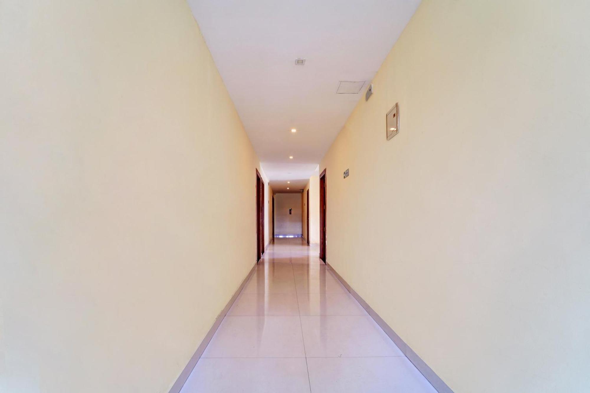Hotel Super Townhouse Ernakulam North Kochi Zewnętrze zdjęcie