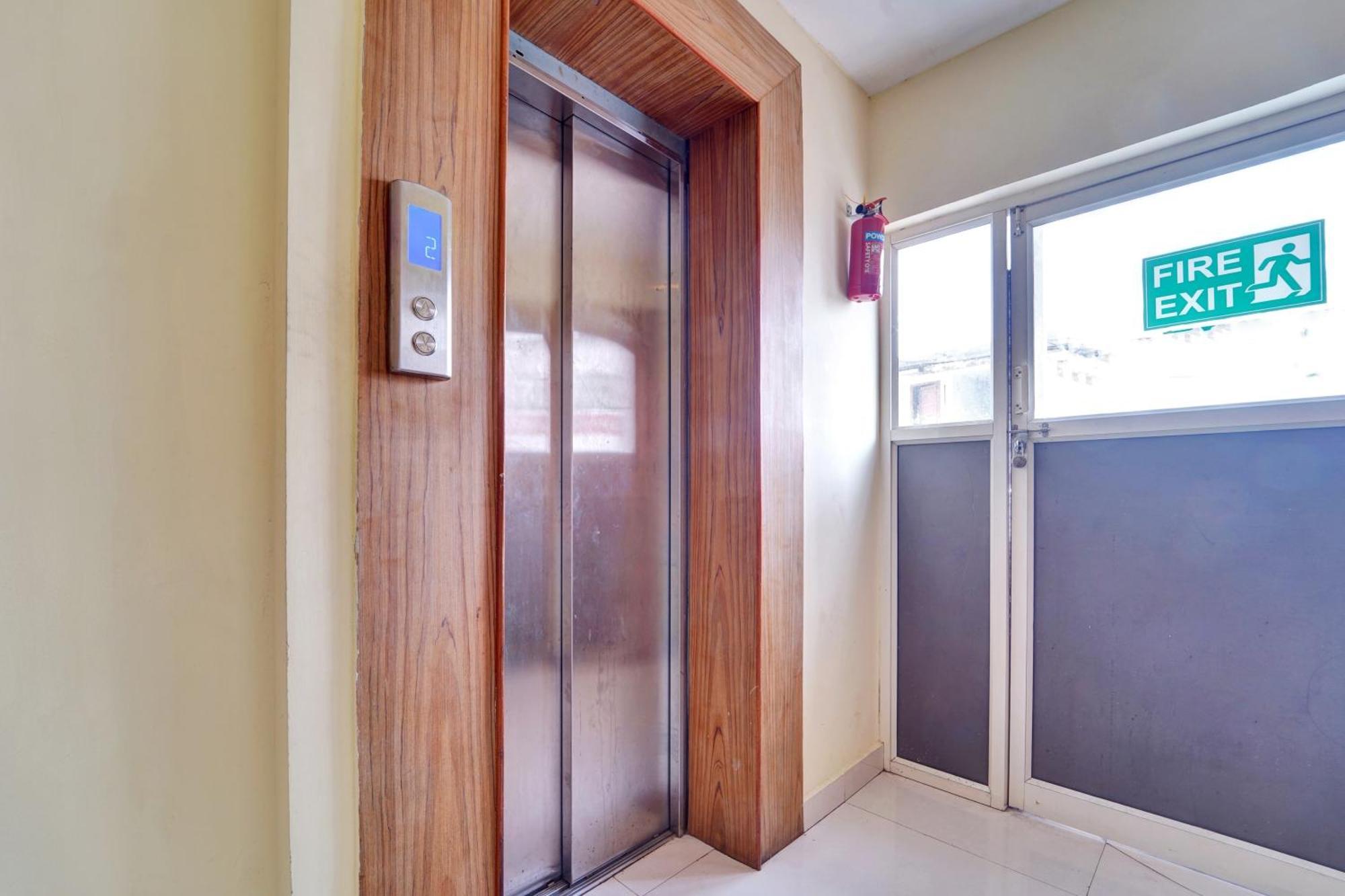 Hotel Super Townhouse Ernakulam North Kochi Zewnętrze zdjęcie